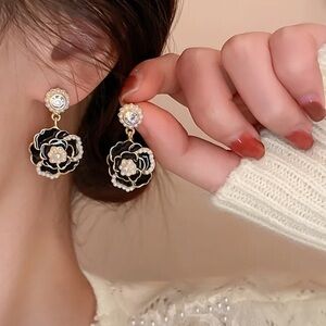 Camellia Black & Gold Floral Drop Earrings Elegant Statement NWT